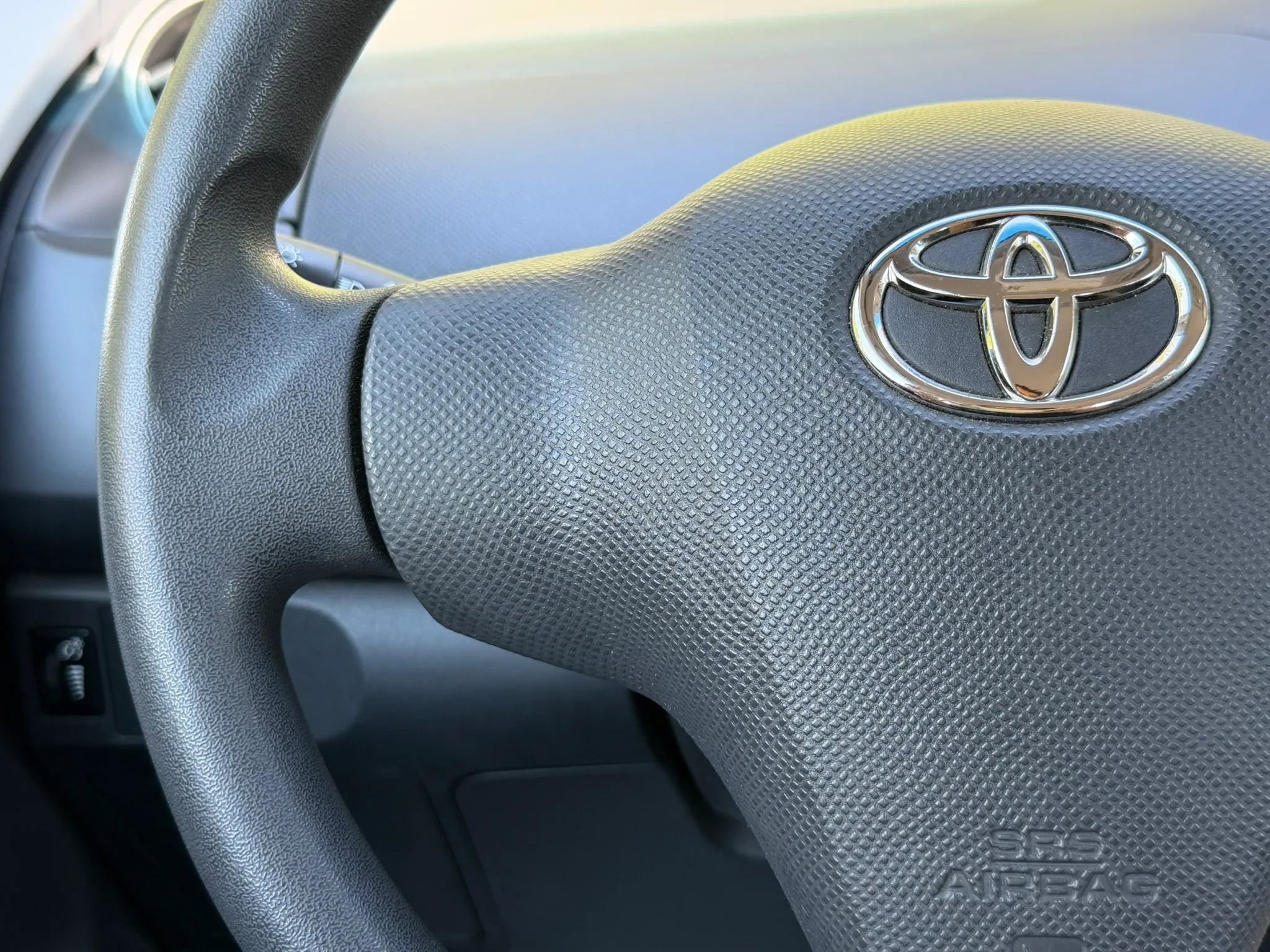 Used 2007 Toyota Yaris 2-Door Hatchback FWD image 21