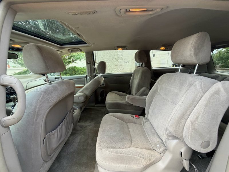 Used 2006 Toyota Sienna XLE w/ XLE Pkg 3 FWD image 12