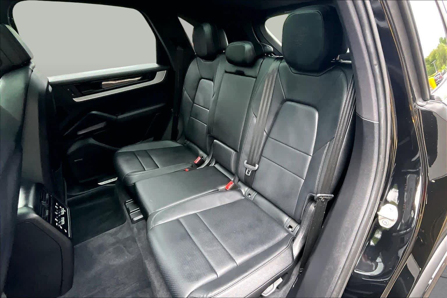 Used 2024 Porsche Cayenne AWD/4WD image 21