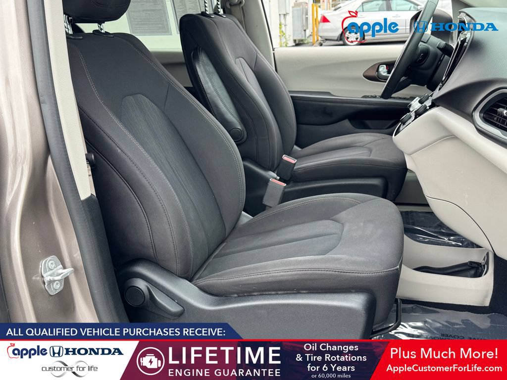 Used 2017 Chrysler Pacifica Touring FWD image 22