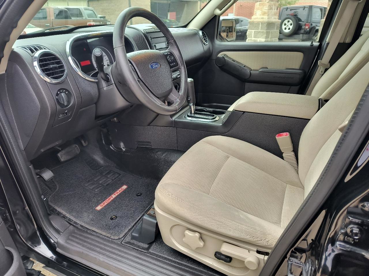 Used 2008 Ford Explorer Sport Trac XLT AWD/4WD image 2