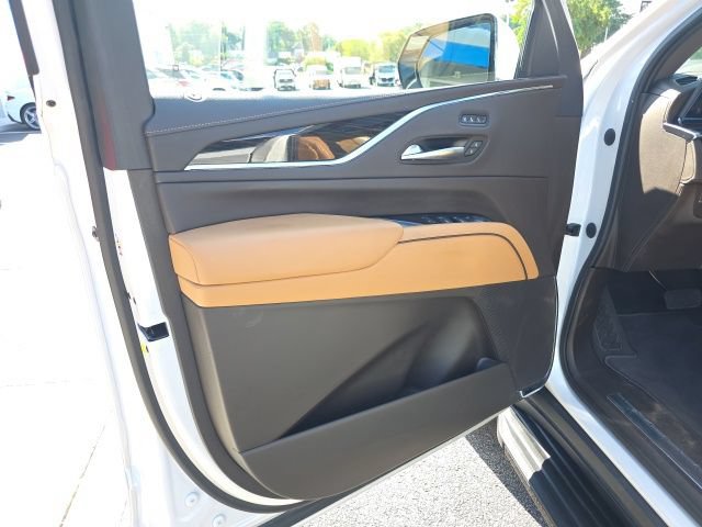 Used 2023 Cadillac Escalade Premium Luxury w/ LPO, Floor Liner Package AWD/4WD image 13