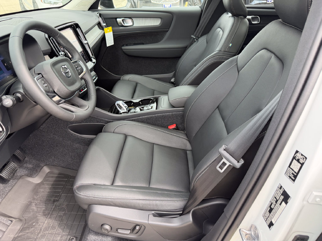 New 2026 Volvo XC40 B5 Plus w/ Protection Package Premier AWD/4WD image 17