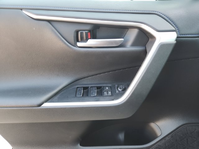 Certified 2025 Toyota RAV4 XSE AWD/4WD image 21