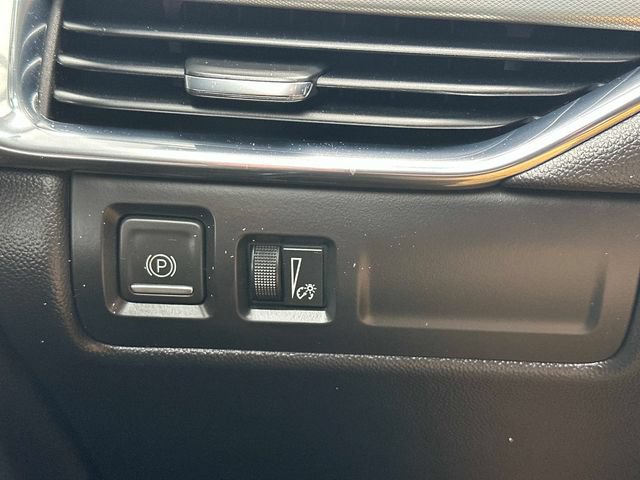Certified 2023 Cadillac XT4 Premium Luxury AWD/4WD image 26