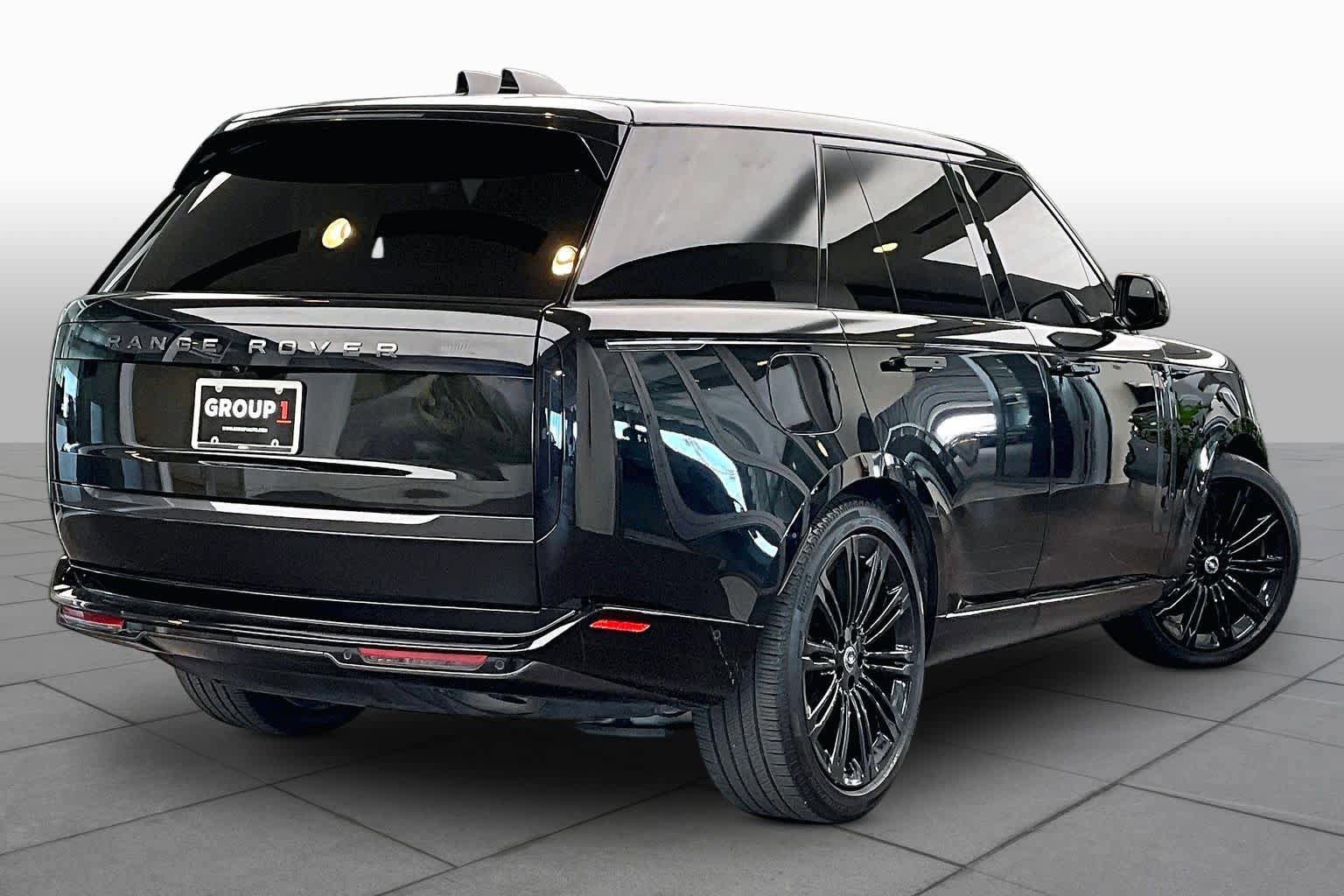 Used 2025 Land Rover Range Rover SE AWD/4WD image 12