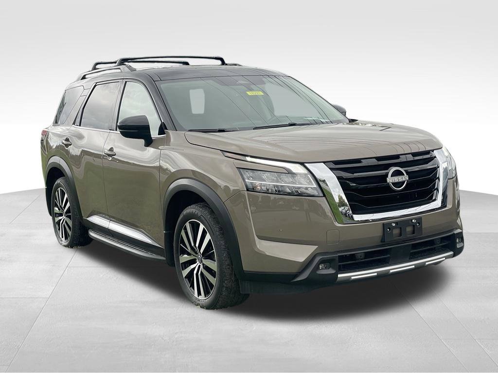 Certified 2024 Nissan Pathfinder Platinum AWD/4WD image 3