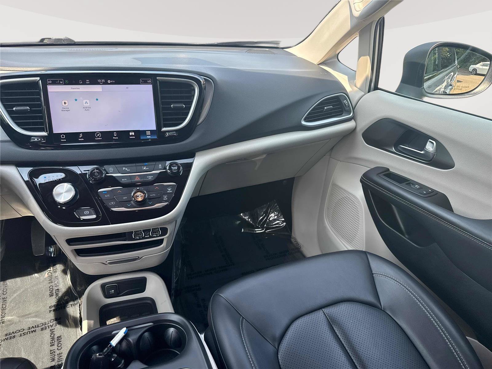 Used 2023 Chrysler Pacifica Touring-L FWD image 16