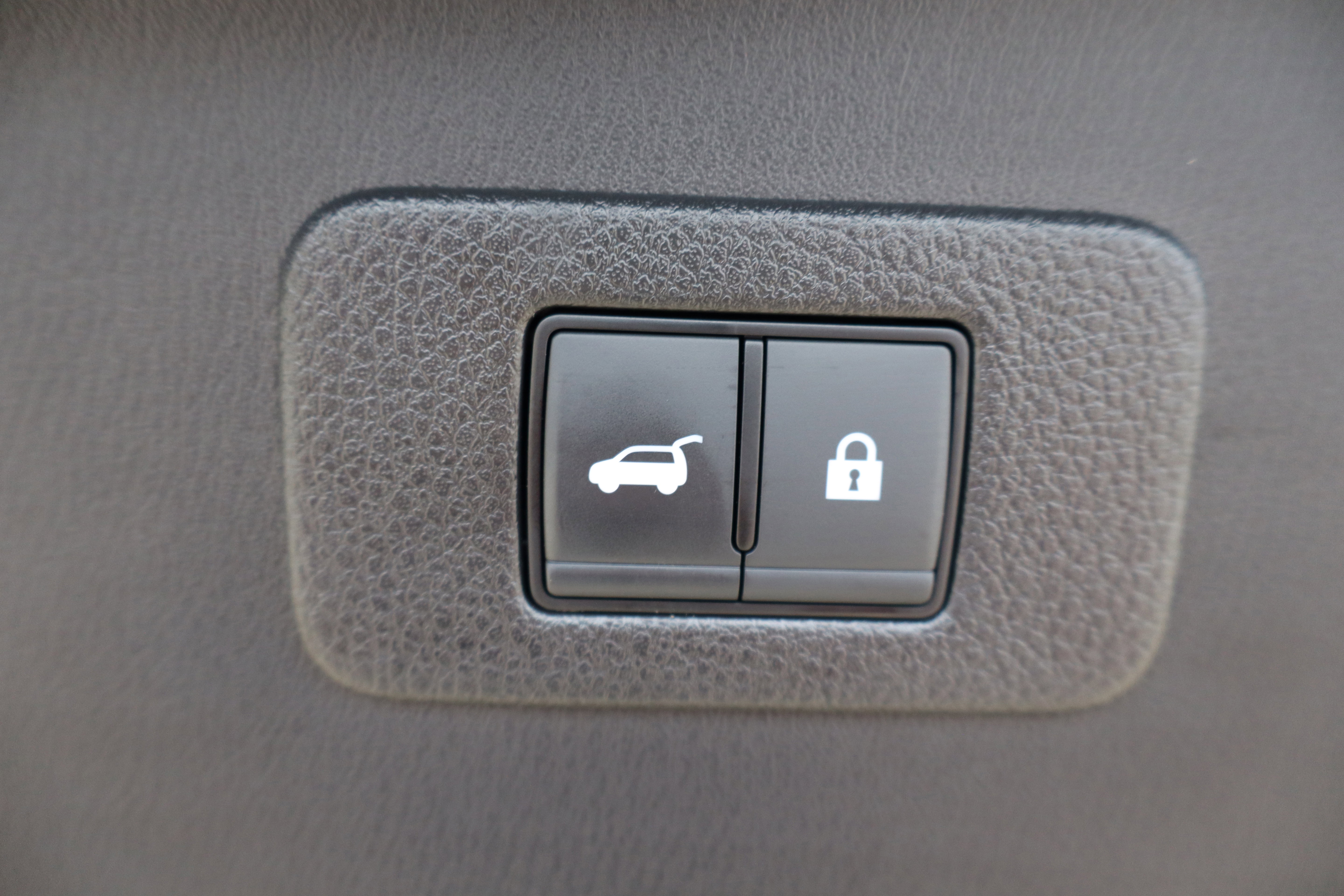 Used 2024 Nissan Armada Platinum w/ Captain's Chairs Package image 36