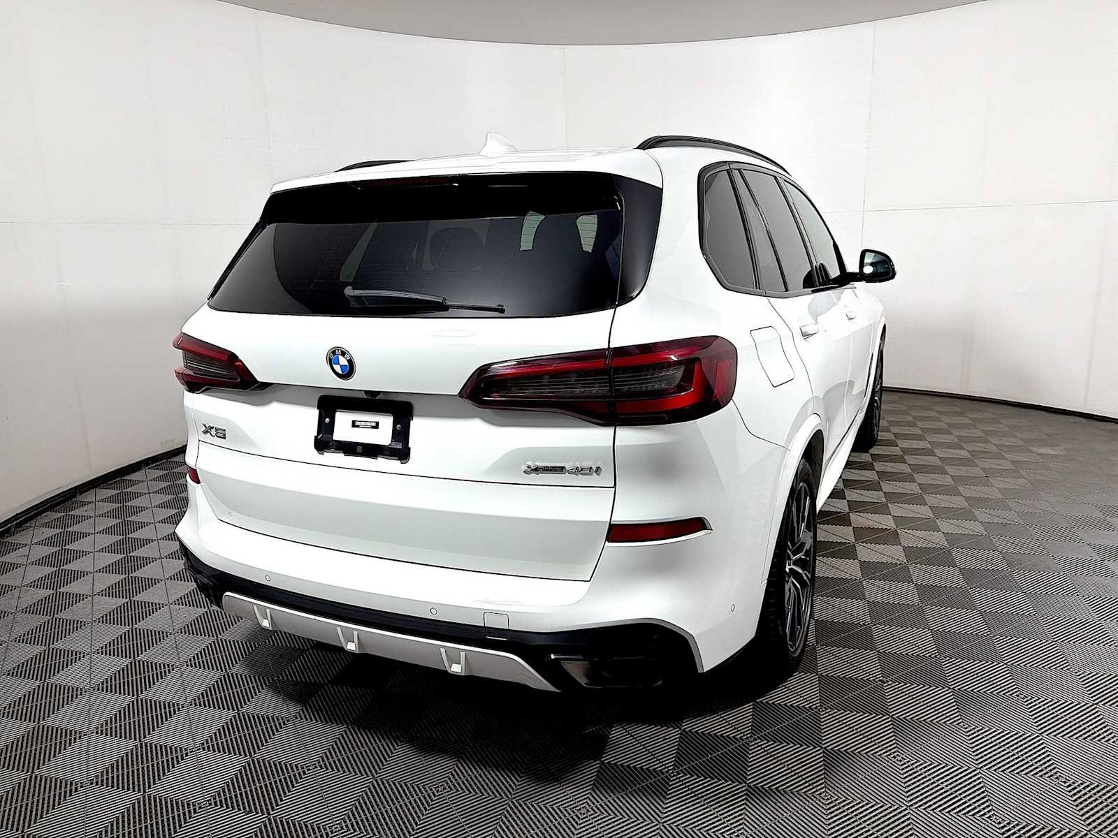 Certified 2023 BMW X5 xDrive40i w/ M Sport Package AWD/4WD image 6