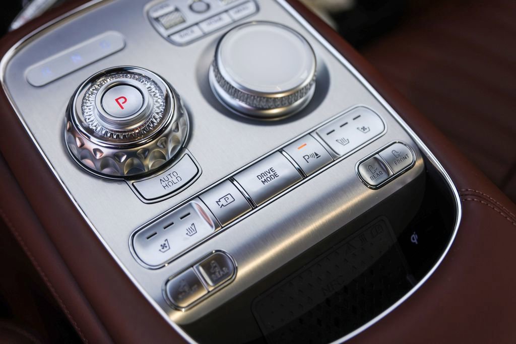 Used 2025 Genesis G90 3.5T image 21