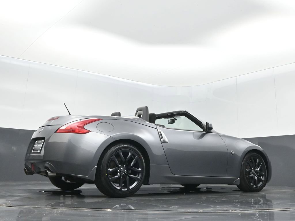 Used 2016 Nissan 370Z Roadster image 23