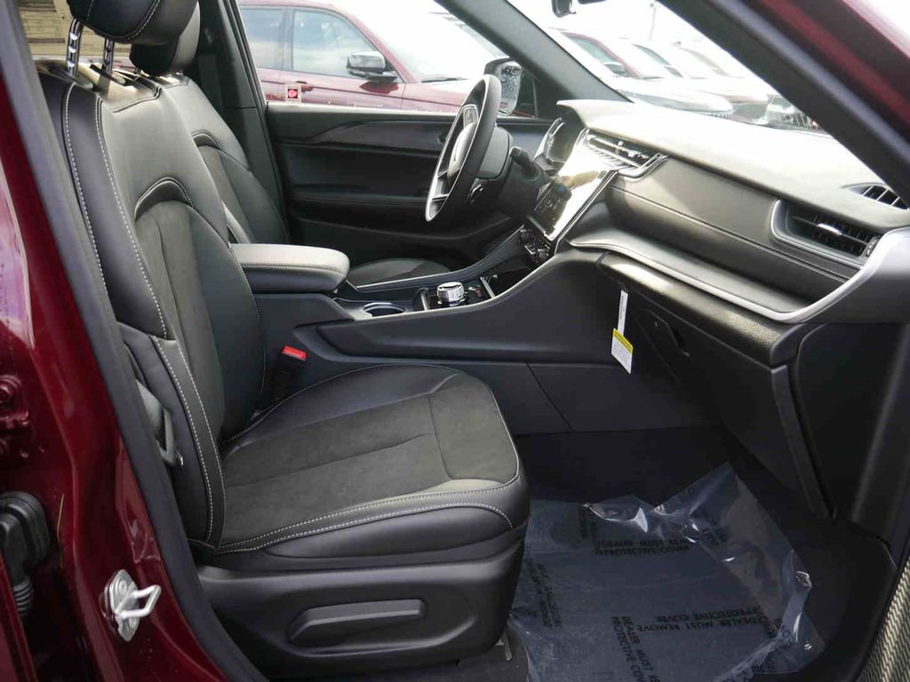 New 2025 Jeep Grand Cherokee Altitude image 23