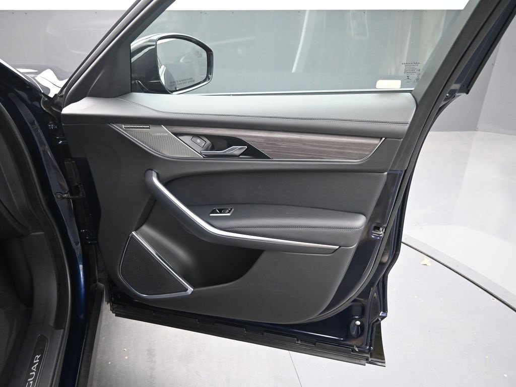 Used 2023 Jaguar F-PACE S image 9
