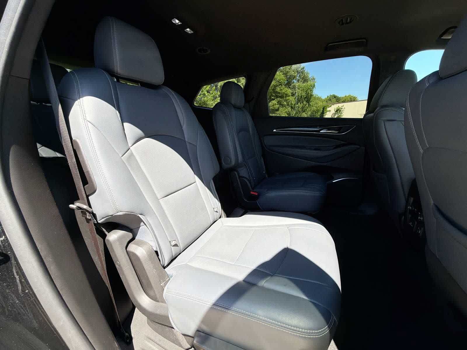Used 2022 Buick Enclave Premium AWD/4WD image 17