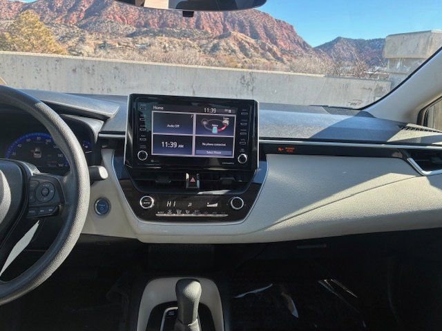 Used 2021 Toyota Corolla LE image 14