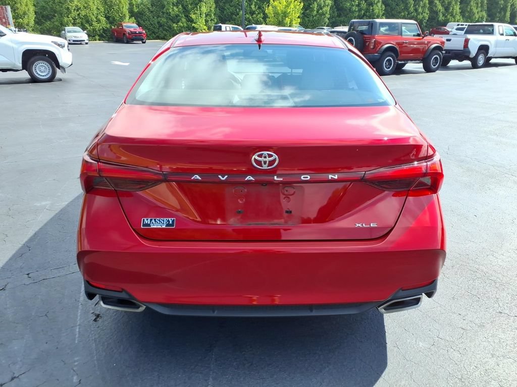 Used 2021 Toyota Avalon XLE w/ Moonroof Package FWD image 4