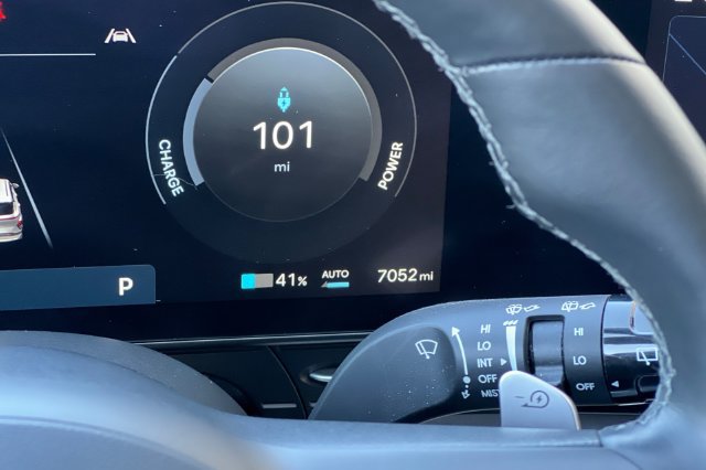 Certified 2025 Hyundai Kona Limited FWD image 33