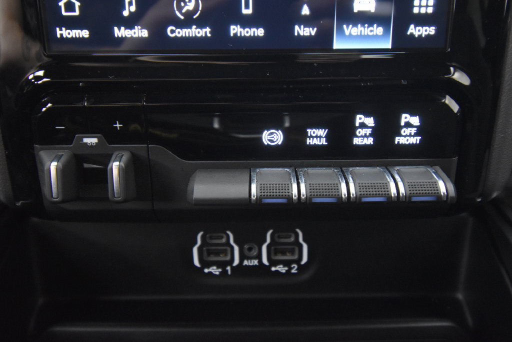 Used 2024 RAM 2500 Big Horn w/ Night Edition AWD/4WD image 28