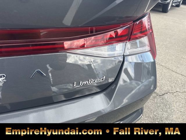 Used 2023 Hyundai Elantra Limited w/ Cargo Package image 5
