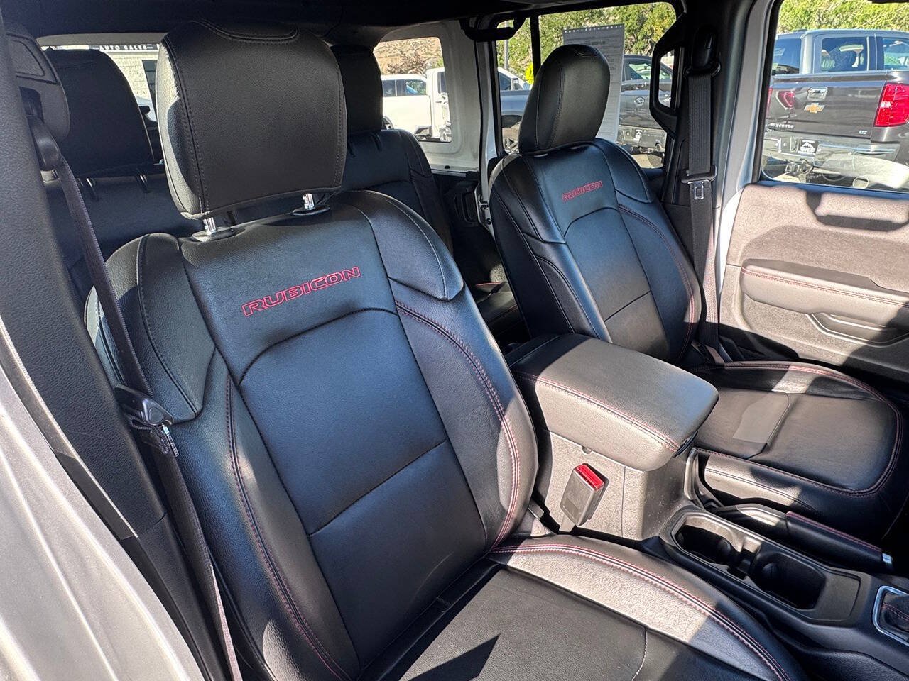 Used 2023 Jeep Wrangler Unlimited Rubicon w/ Cold Weather Group AWD/4WD image 21