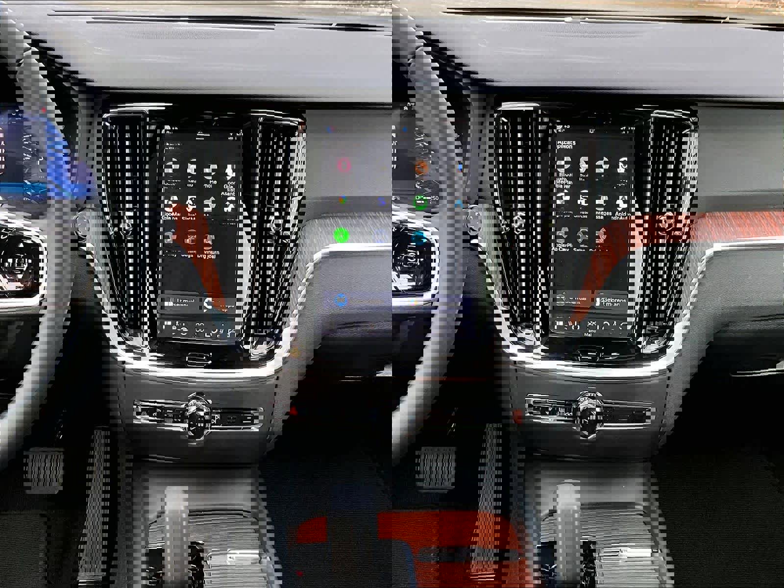 Used 2025 Volvo V60 B5 Cross Country Plus image 9