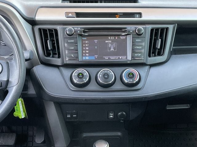 Used 2016 Toyota RAV4 LE FWD image 16