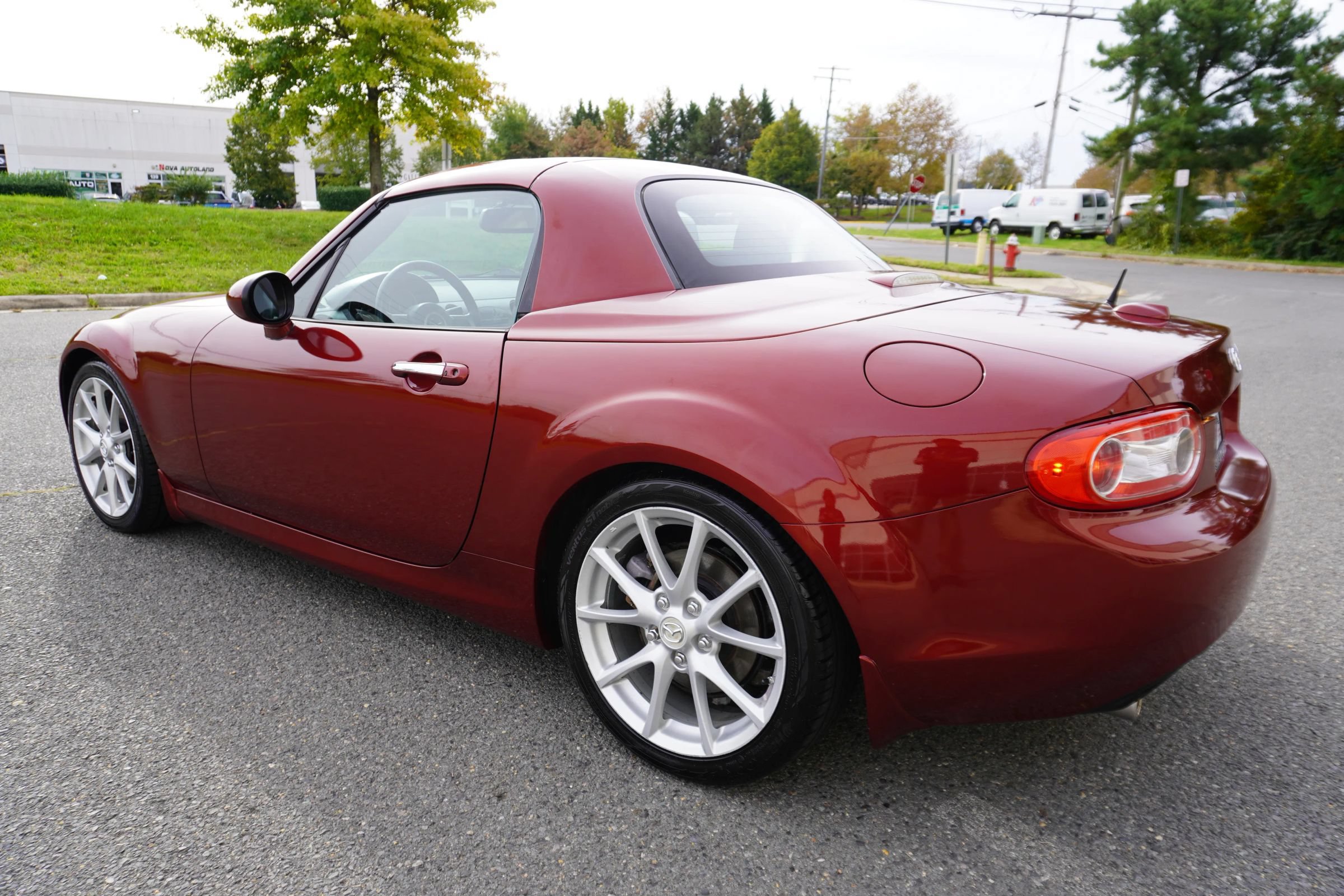Used 2010 MAZDA MX-5 Miata Grand Touring w/ Premium Pkg RWD image 5
