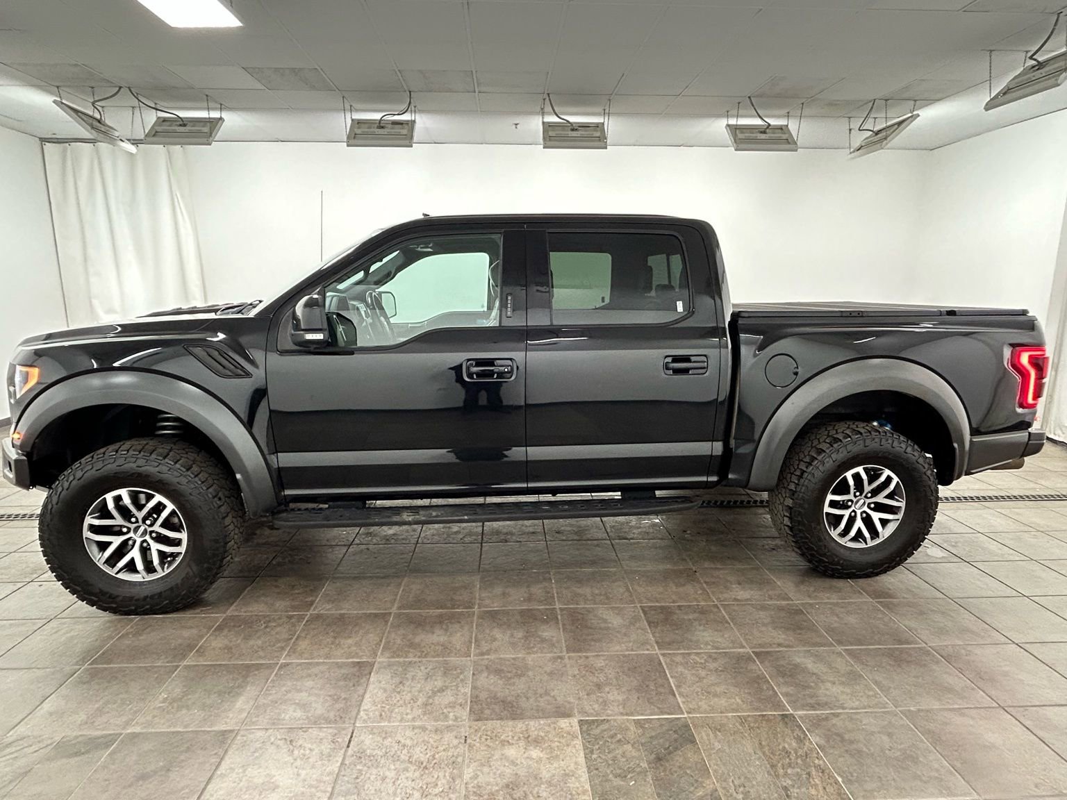 Used 2018 Ford F150 Raptor w/ Equipment Group 802A Luxury image 2