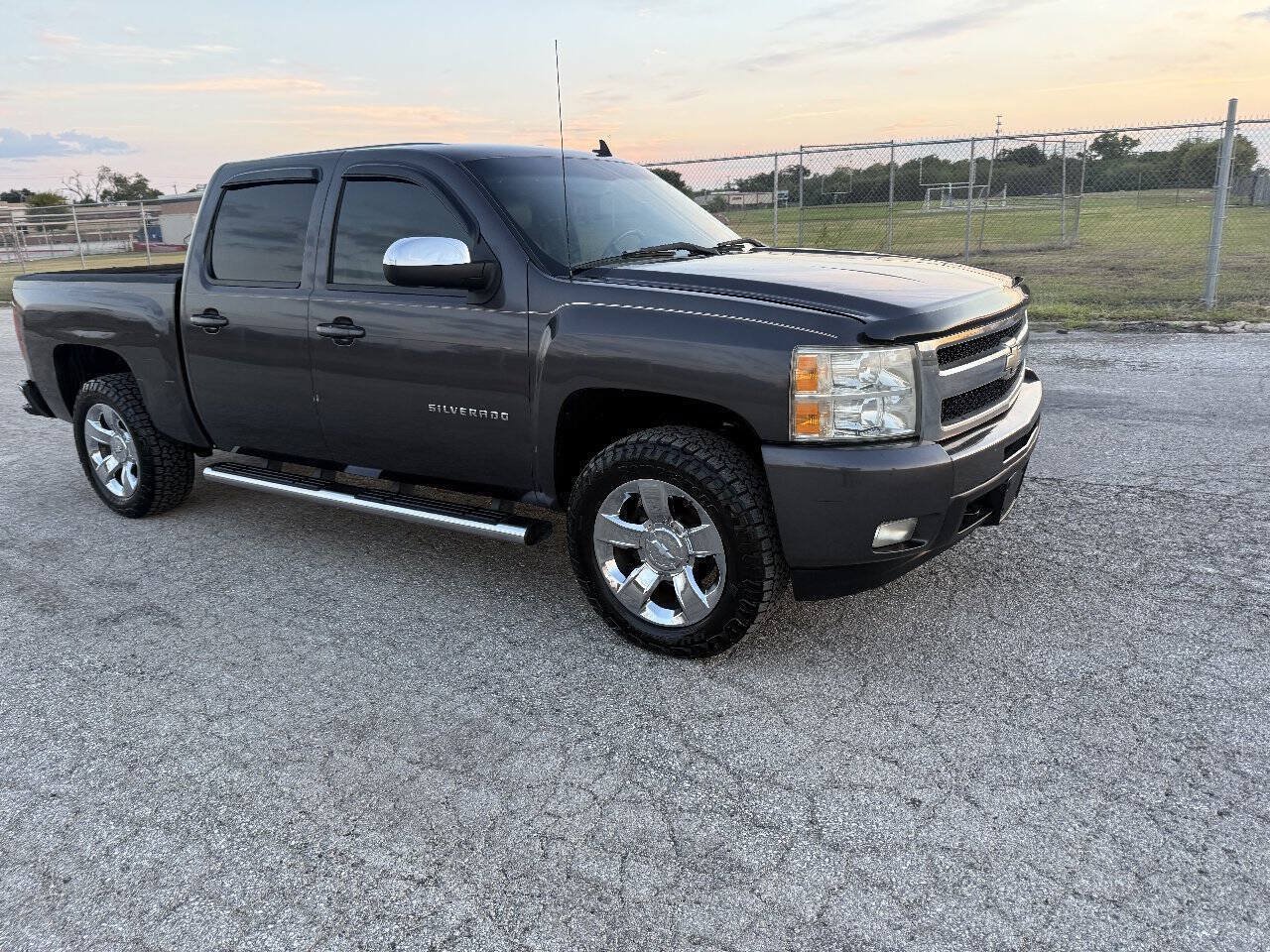 Used 2010 Chevrolet Silverado 1500 LTZ w/ Convenience Package AWD/4WD image 3