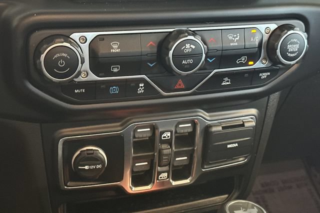 Used 2023 Jeep Wrangler Unlimited AWD/4WD image 23