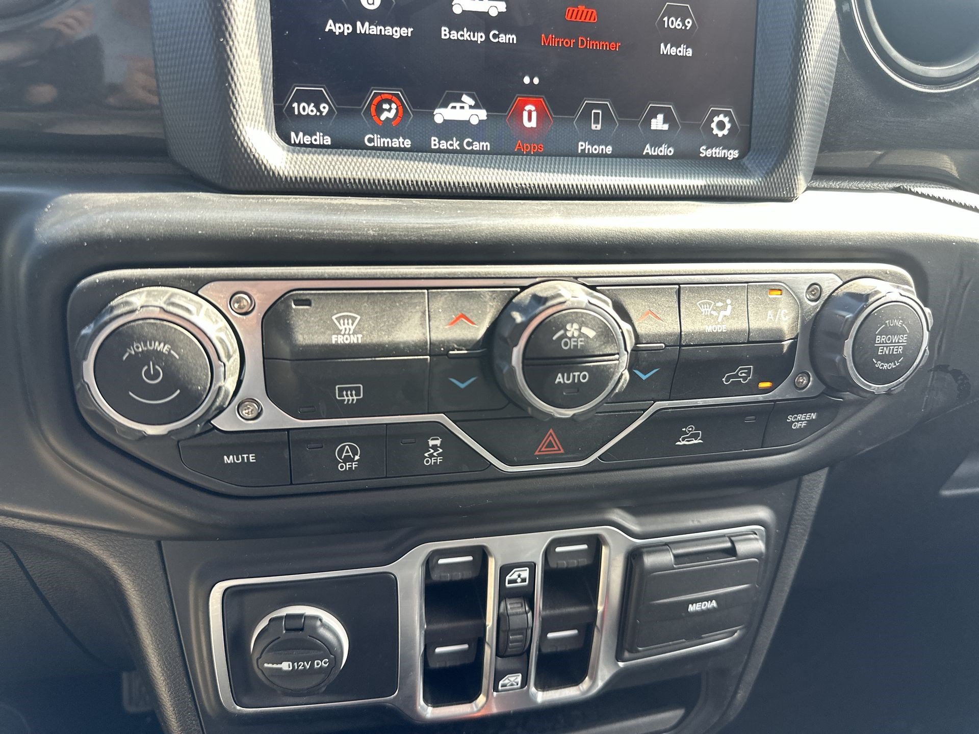 Used 2022 Jeep Gladiator Sport AWD/4WD image 16