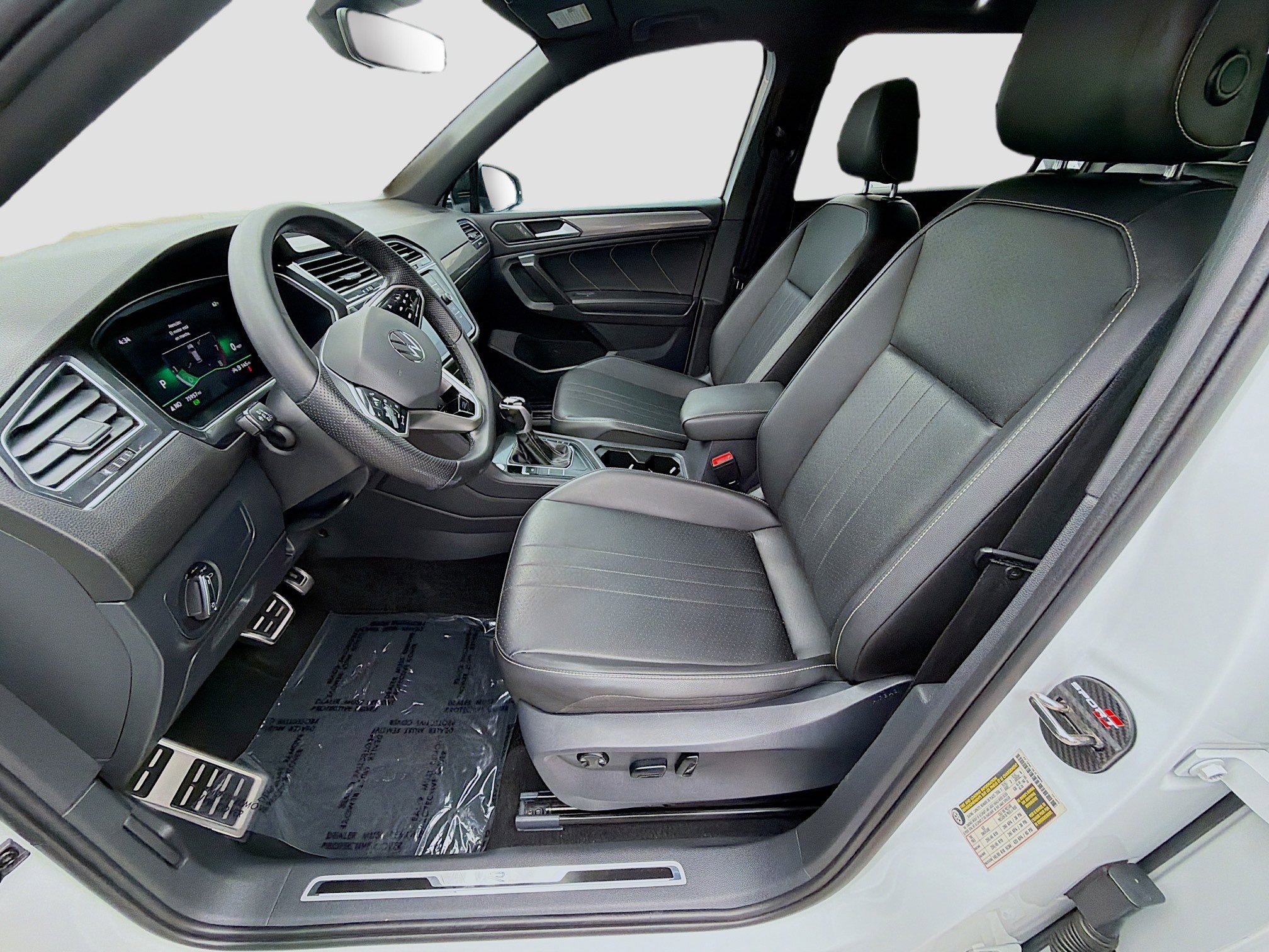 Used 2023 Volkswagen Tiguan SE R-Line image 19