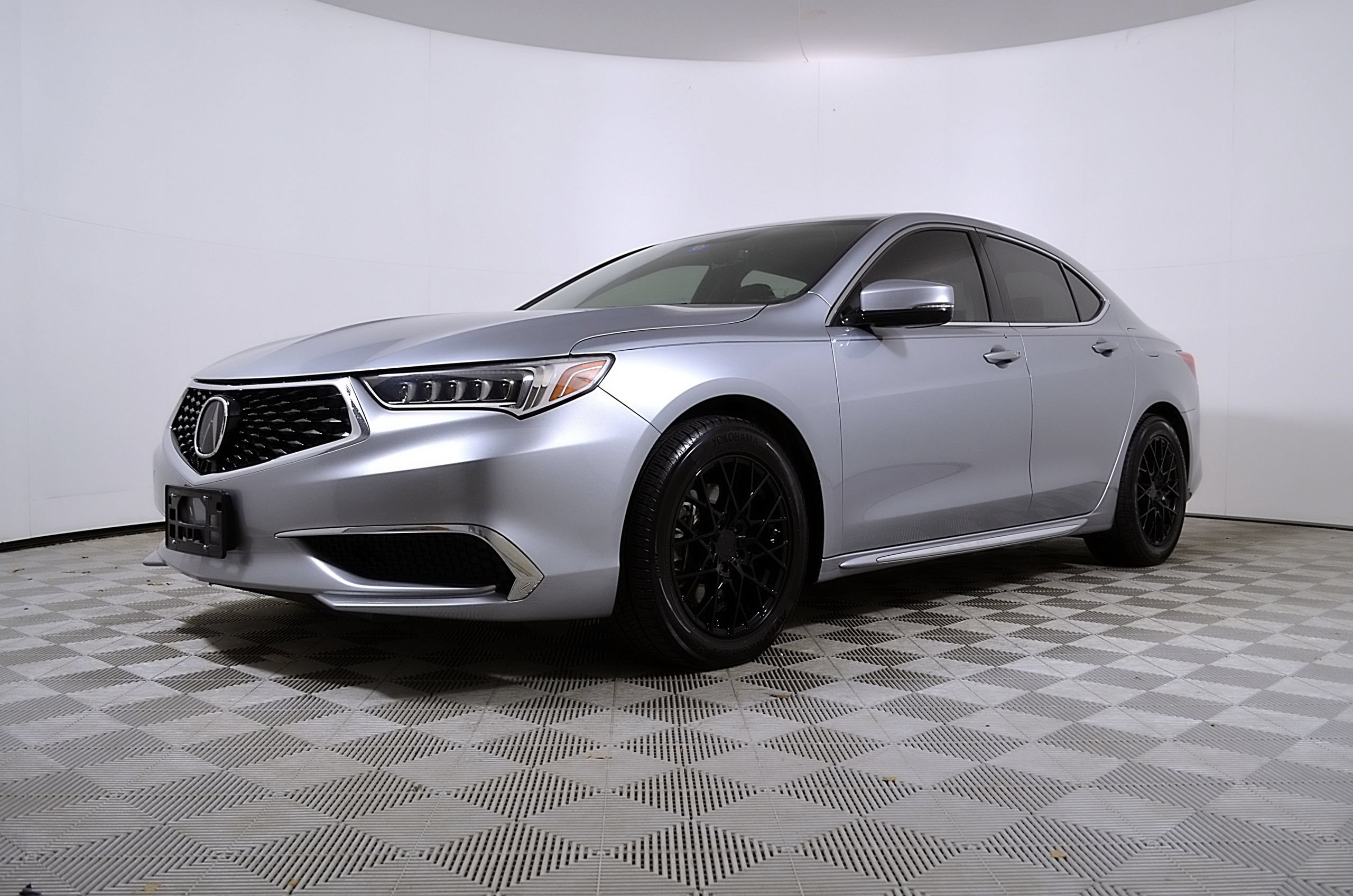 Used 2018 Acura TLX V6 w/ Technology Package FWD image 2