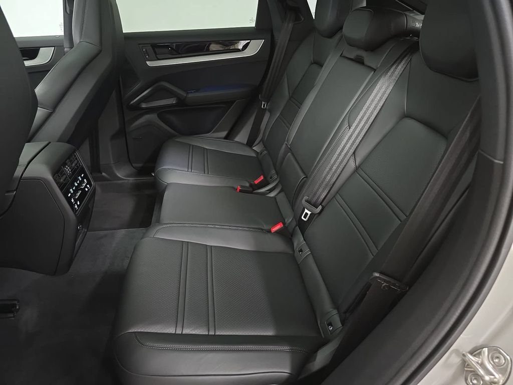 New 2026 Porsche Cayenne Coupe AWD/4WD image 27