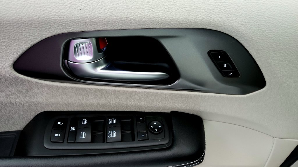 Used 2022 Chrysler Pacifica Touring-L FWD image 24