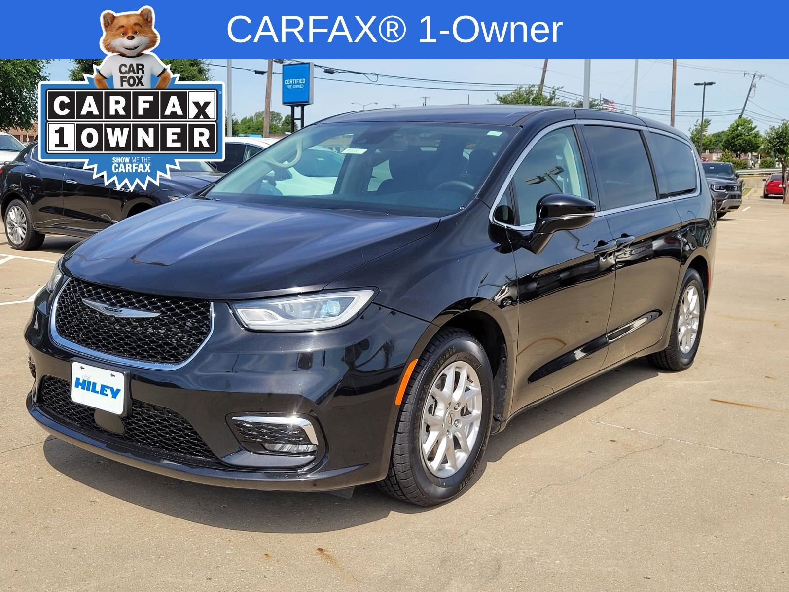 Used 2024 Chrysler Pacifica Touring-L FWD image 2