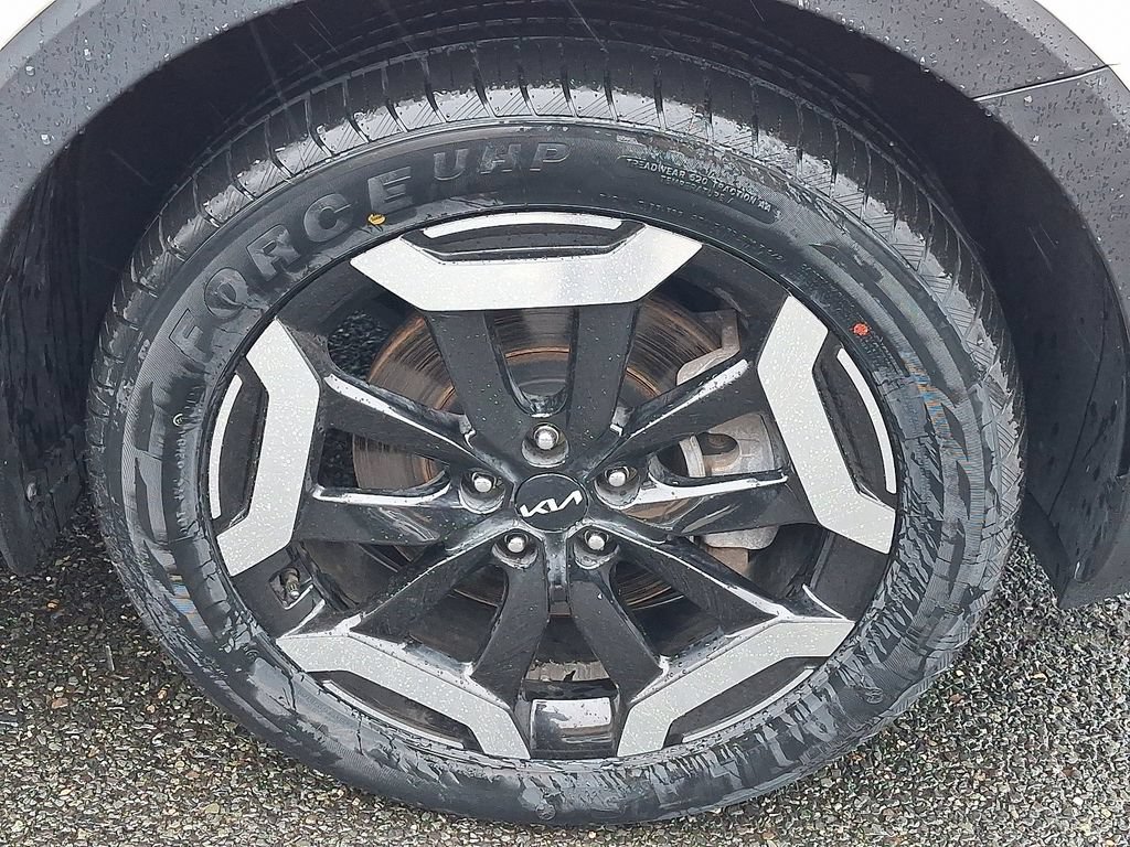 Used 2023 Kia Telluride EX w/ EX Captain's Chair Package AWD/4WD image 9