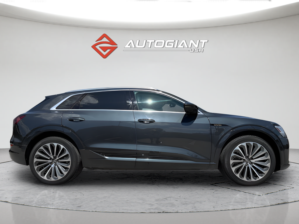 Used 2019 Audi e-tron Prestige w/ Prestige Package AWD/4WD image 9