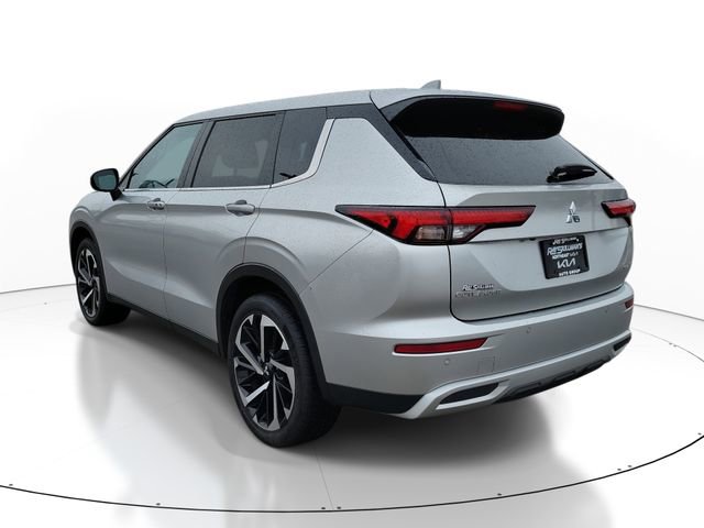 Used 2024 Mitsubishi Outlander SE image 4