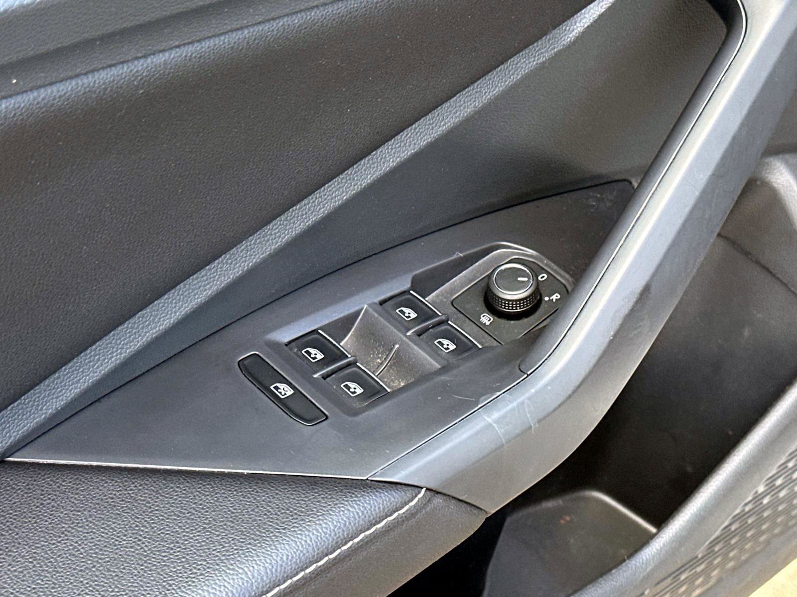 Used 2023 Volkswagen Jetta SE w/ Panoramic Sunroof Package image 16