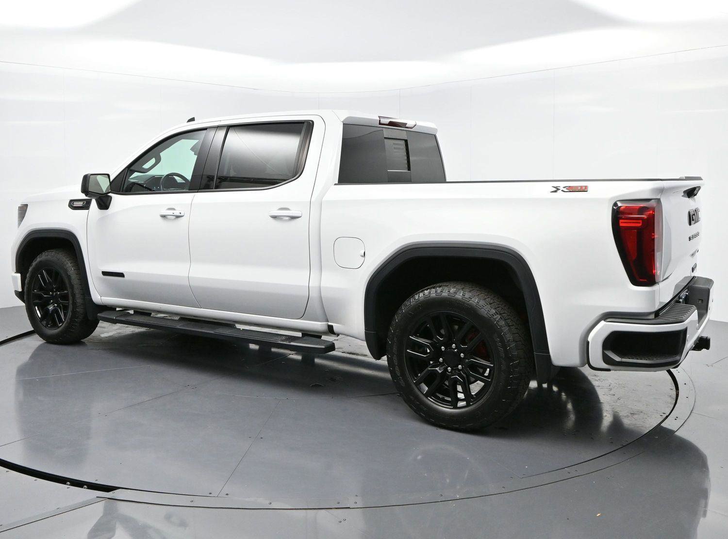Used 2023 GMC Sierra 1500 Elevation w/ Elevation Premium Package image 5
