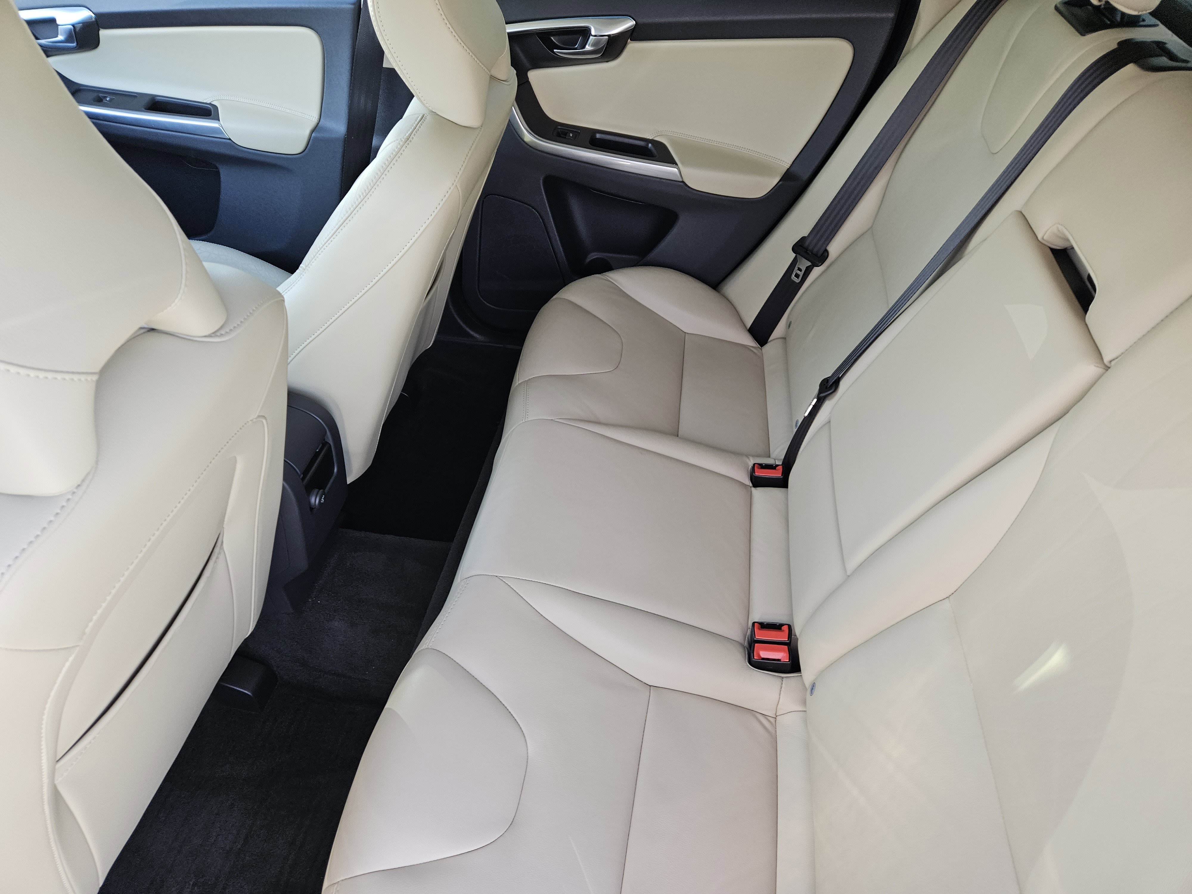 Used 2016 Volvo XC60 T5 Premier image 31