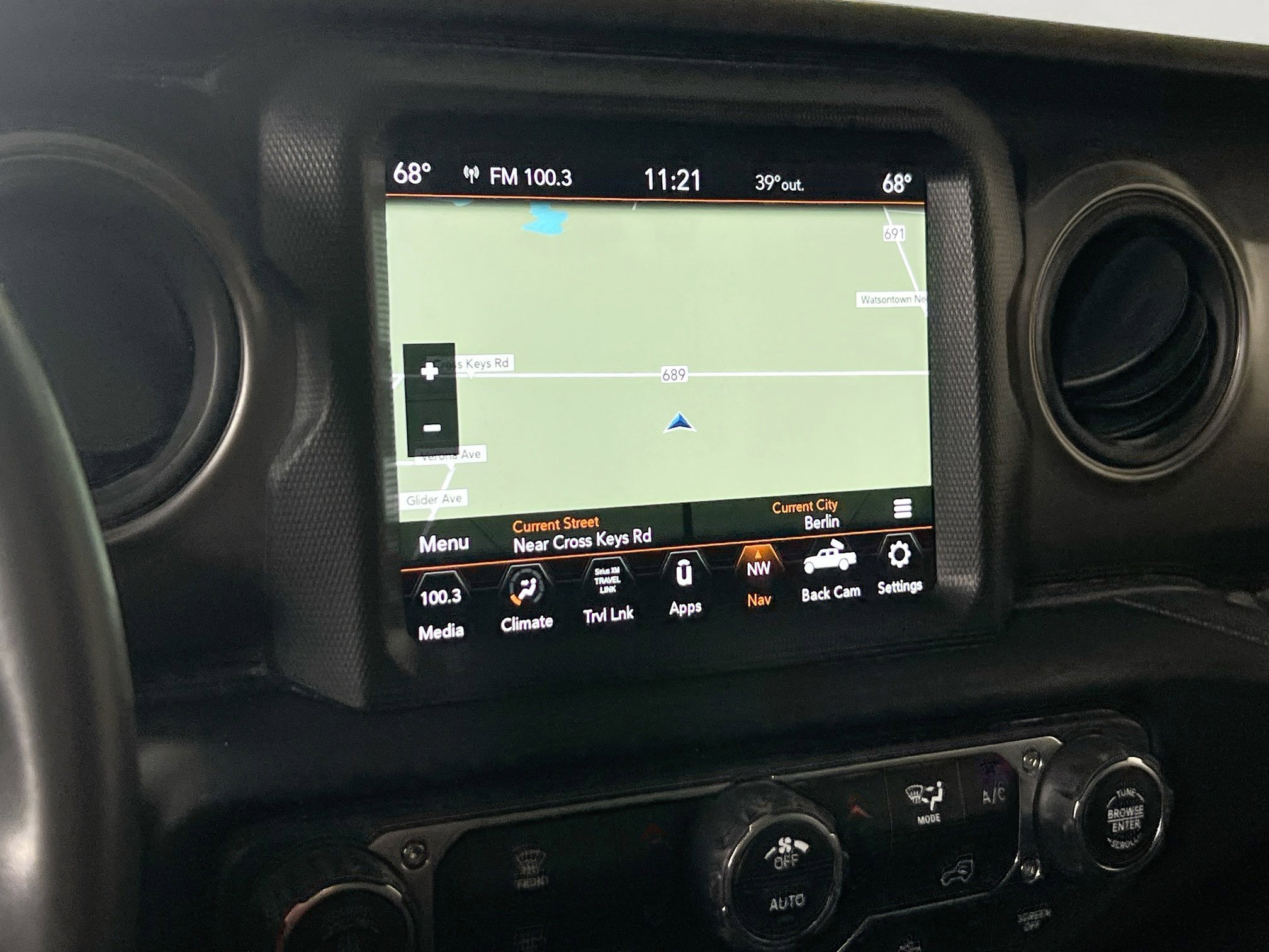 Used 2022 Jeep Gladiator Willys image 13