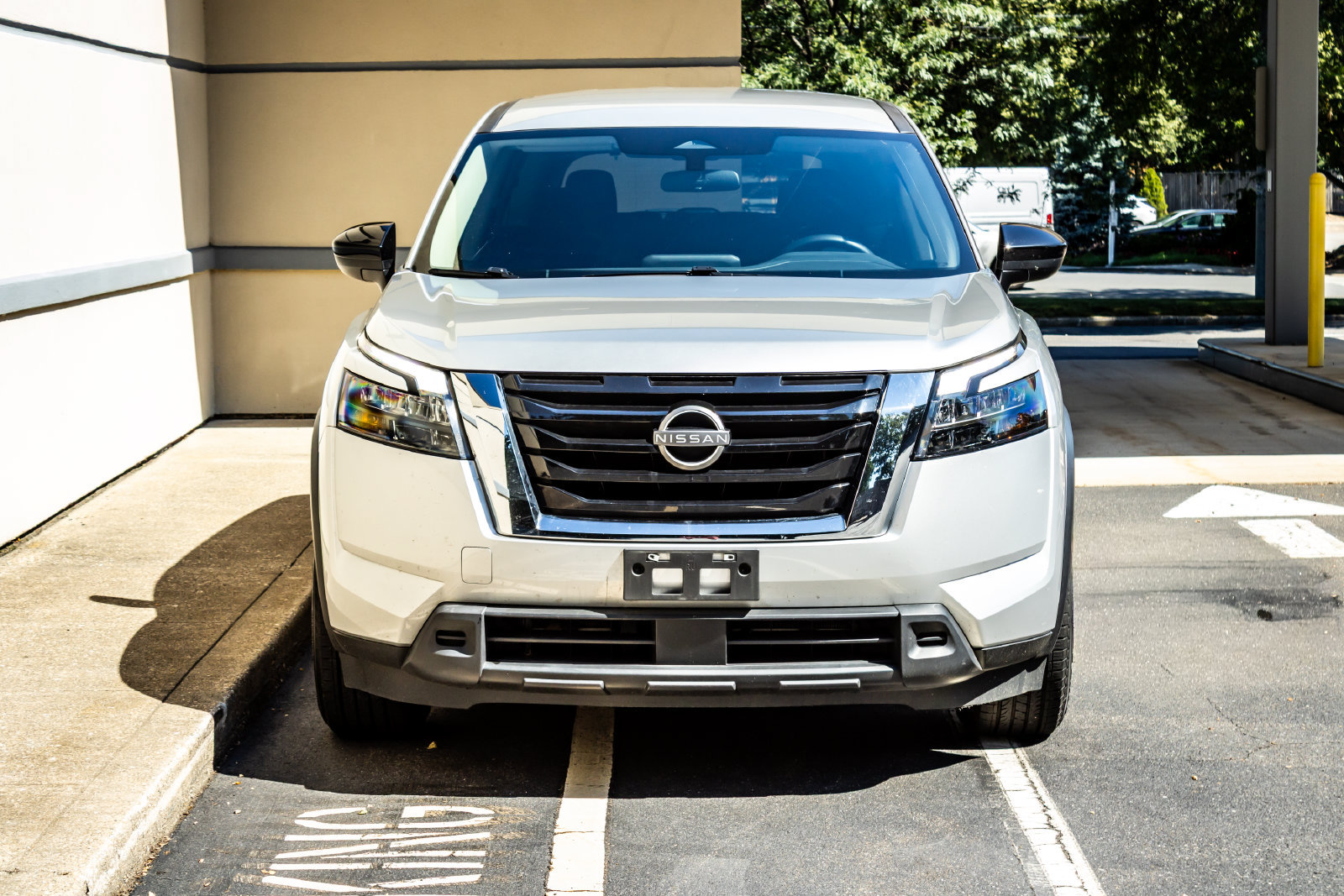 Used 2024 Nissan Pathfinder S AWD/4WD image 2