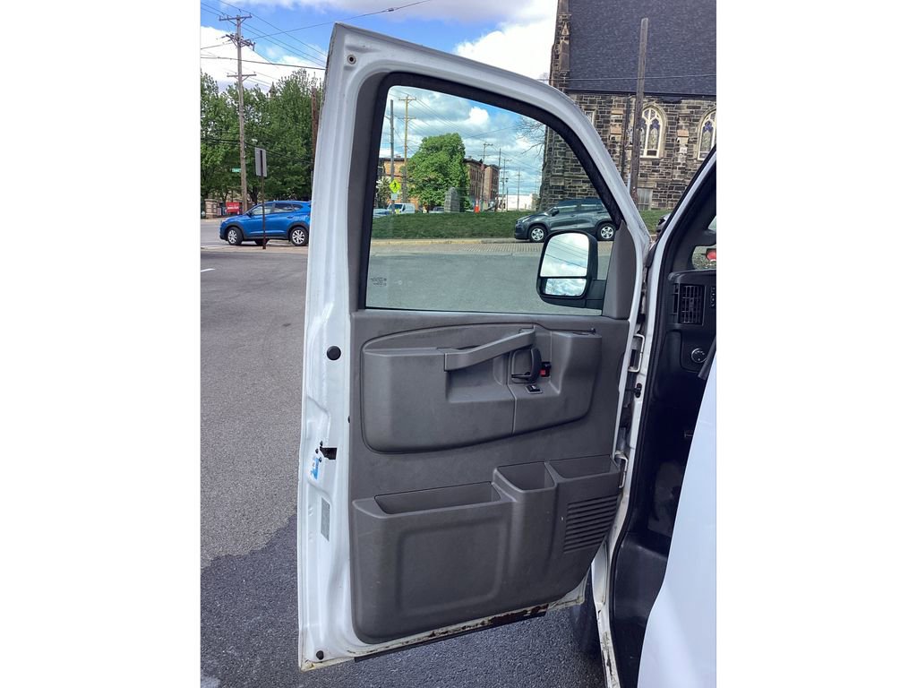 Used 2017 Chevrolet Express 2500 image 17