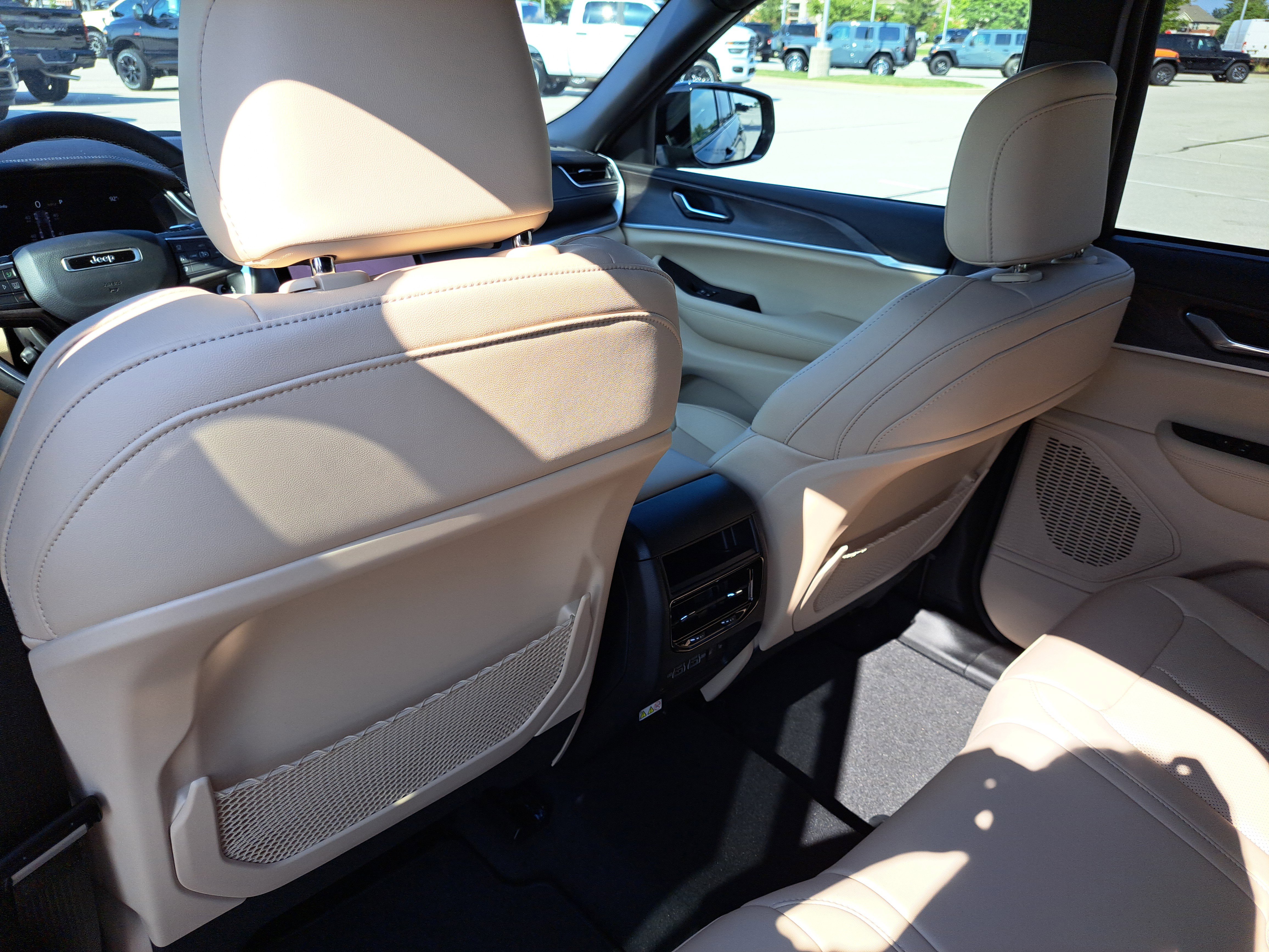 New 2025 Jeep Grand Cherokee Limited w/ Luxury Tech Group II image 11