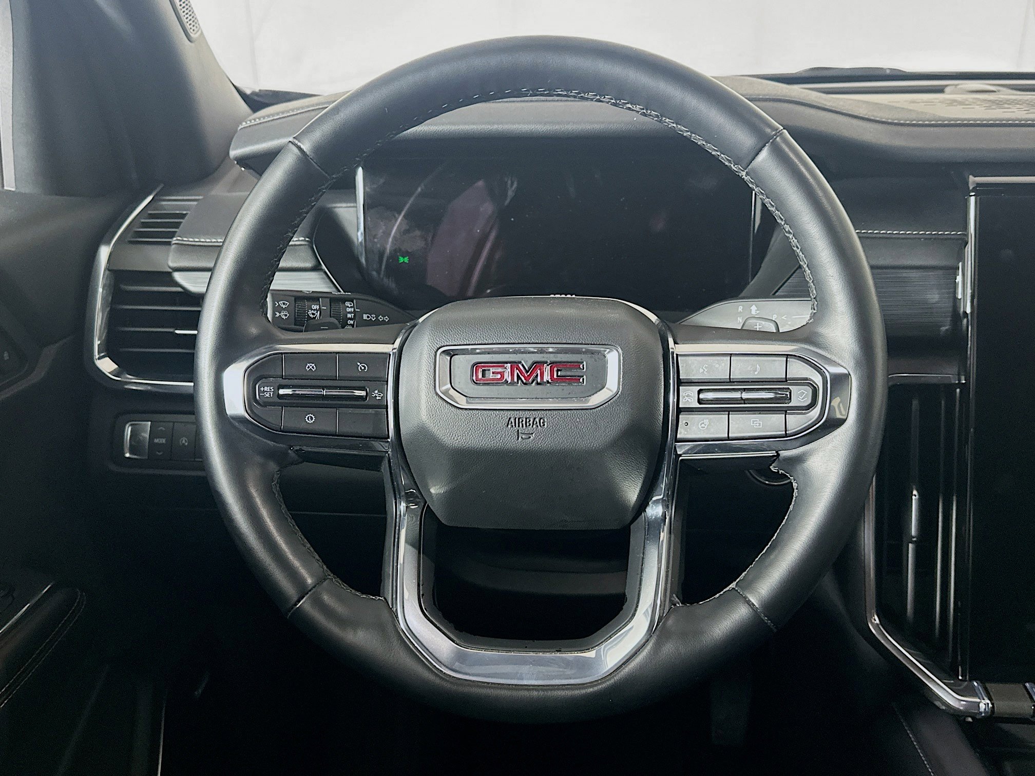Used 2025 GMC Acadia Elevation image 18