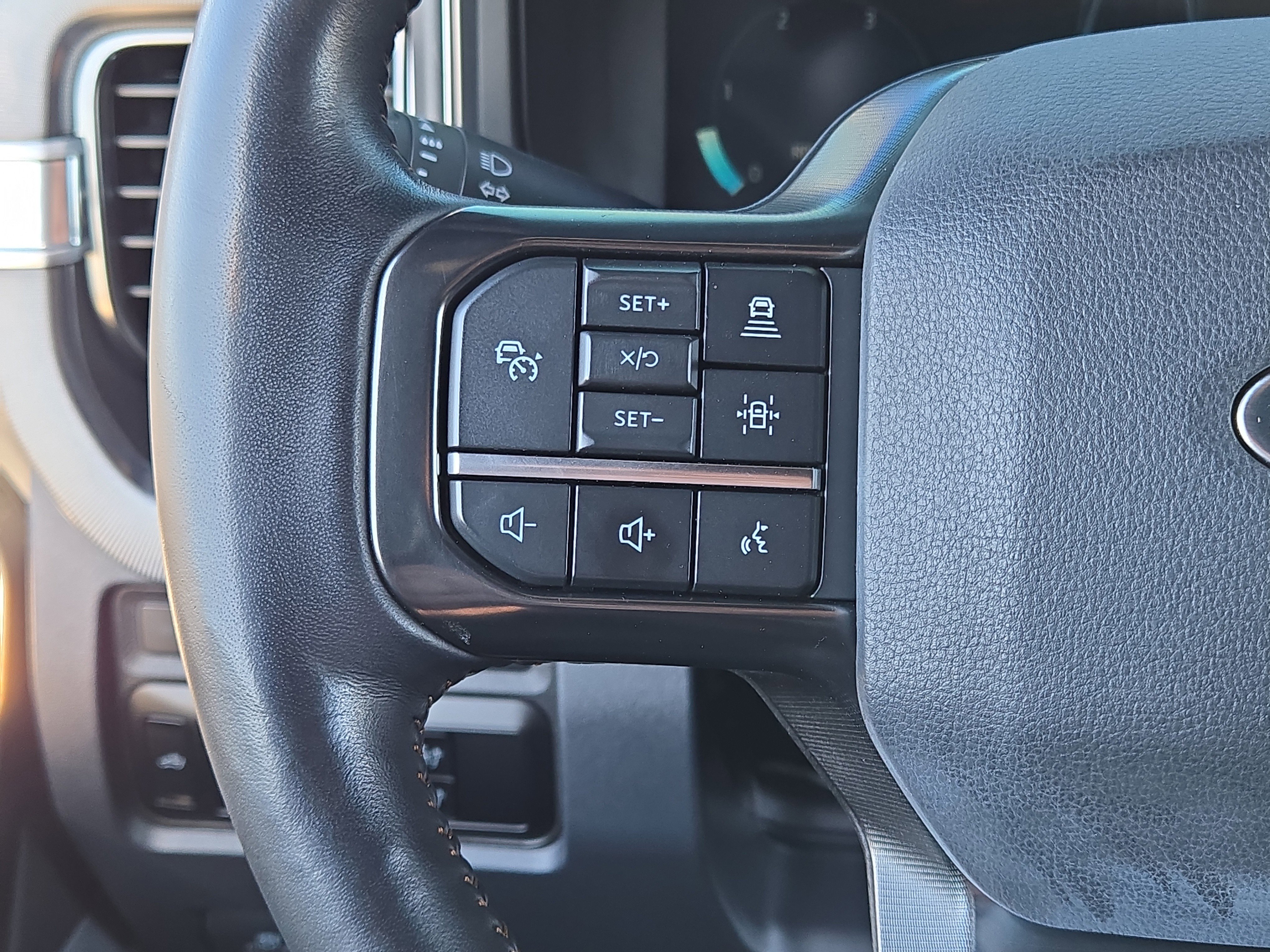 Used 2023 Ford F450 Platinum w/ FX4 Off-Road Package image 28