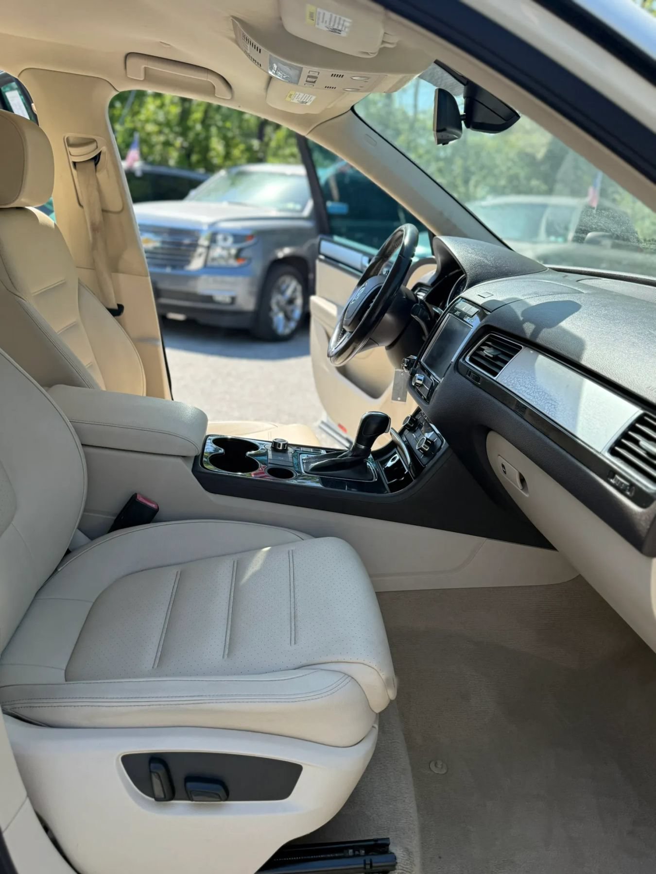 Used 2012 Volkswagen Touareg Sport AWD/4WD image 19